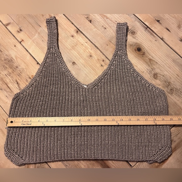 Crop Top Crocheted sweater - Picture 2 of 4